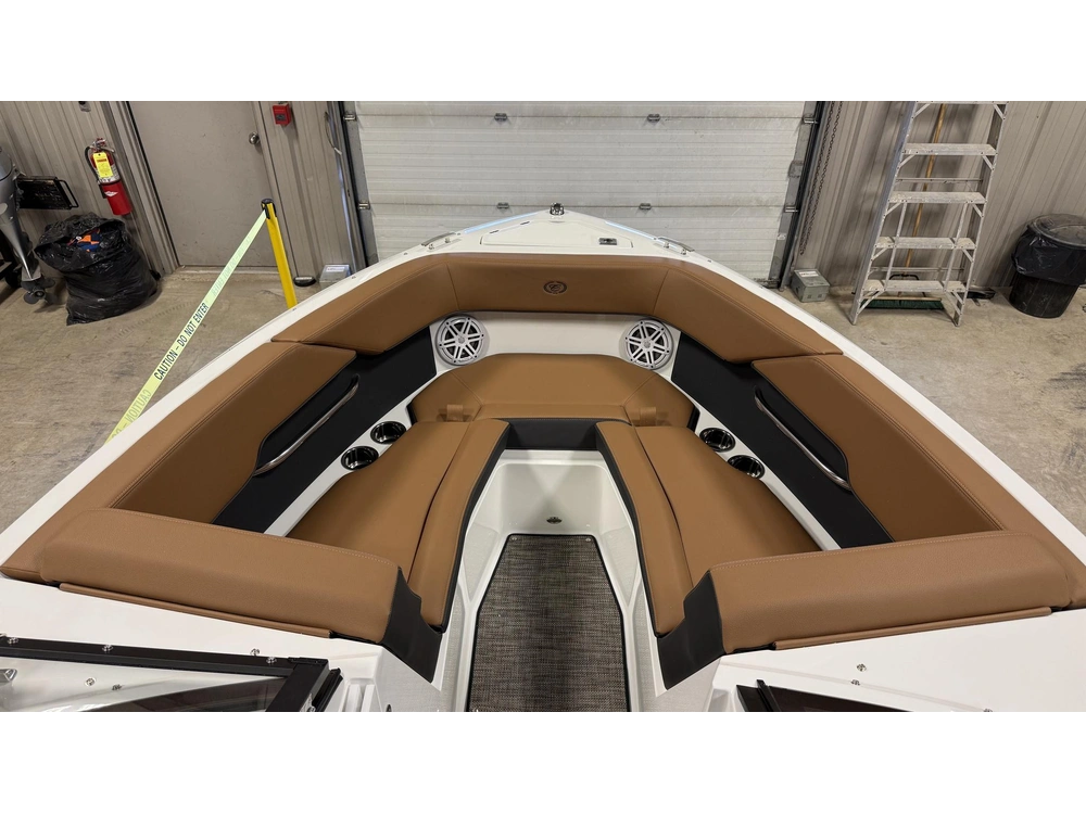 2027 Cobalt Boats Cs23 alt