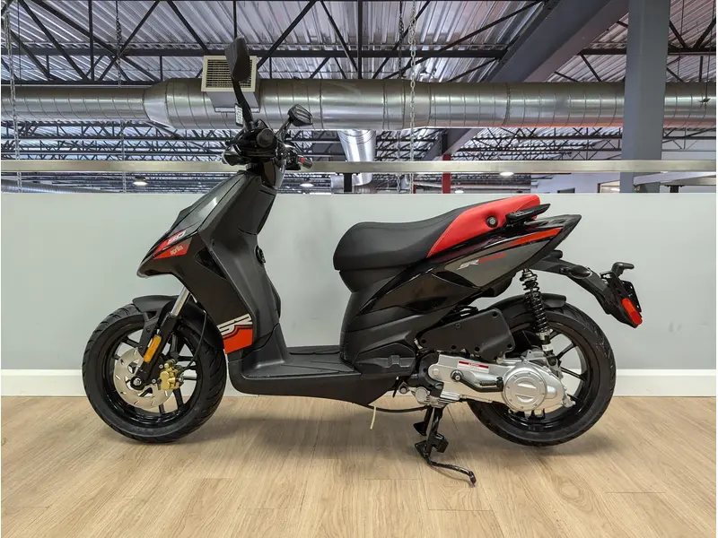 2027 APRILIA SR 50 MT 4T