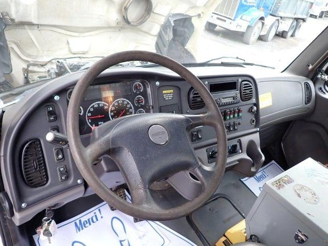 Freightliner M2106 2010