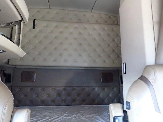 Kenworth T680 2021
