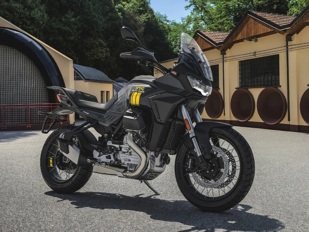 2027 Moto Guzzi Stelvio 105 Anniversaire alt