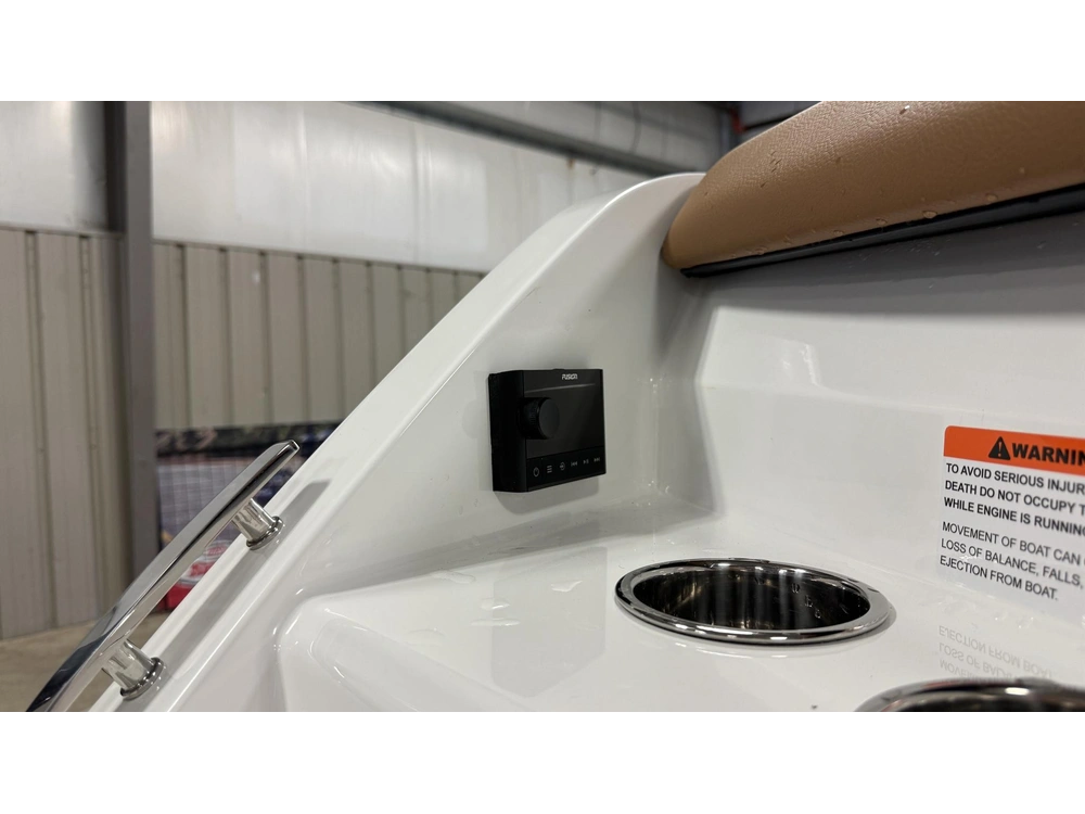 2027 Cobalt Boats Cs23 alt