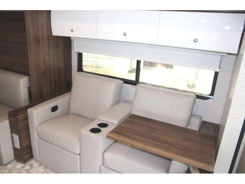 Winnebago View 24d 2021 alt
