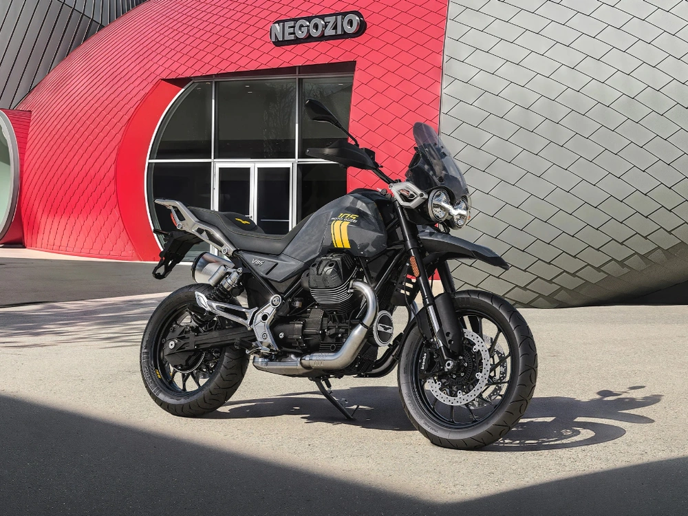 2027 Moto Guzzi V85tt 105 Anniversaire alt