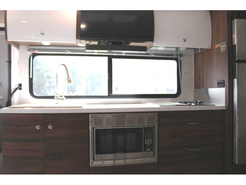 Winnebago View 24d 2021 alt