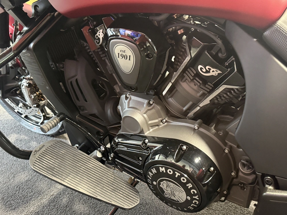 2026 Indian Motorcycle Challenger Dark Horse® alt