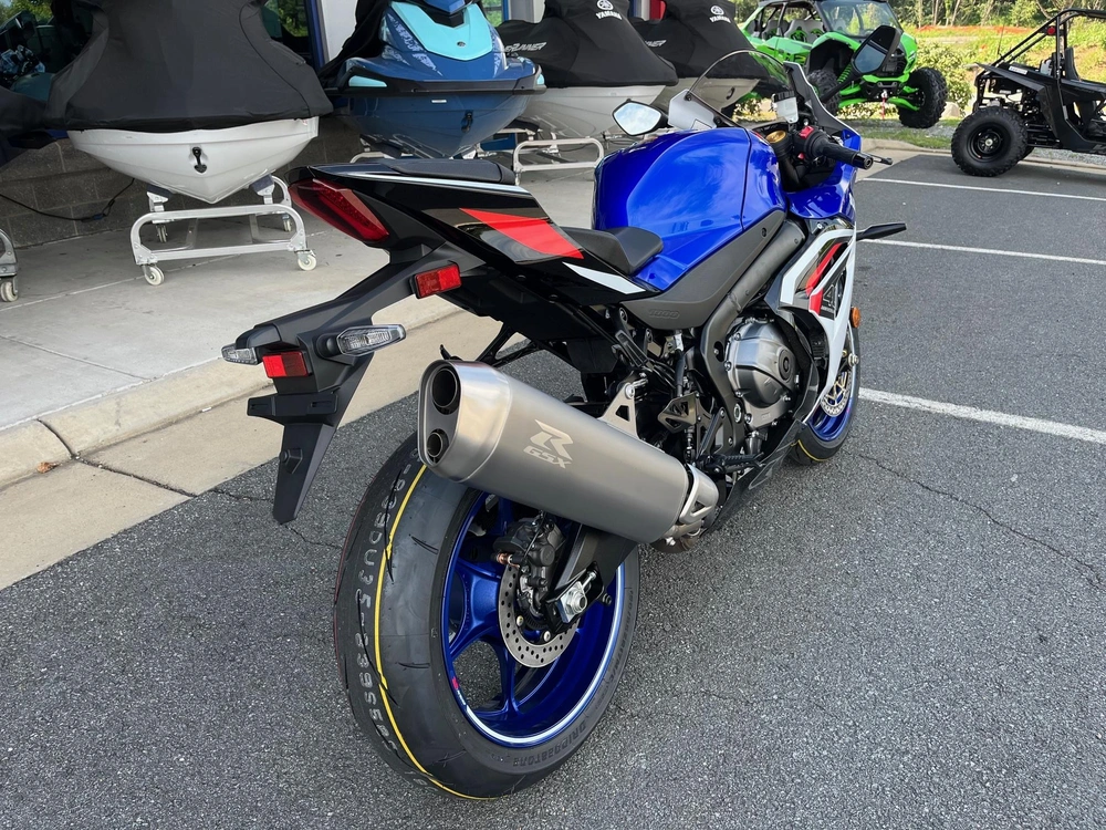 2027 Suzuki Gsx-r1000 alt