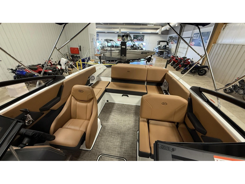 2027 Cobalt Boats Cs23 alt