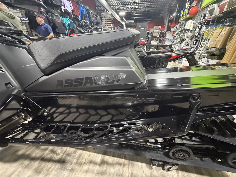 2027 Polaris 9r Sb Assault 146 alt