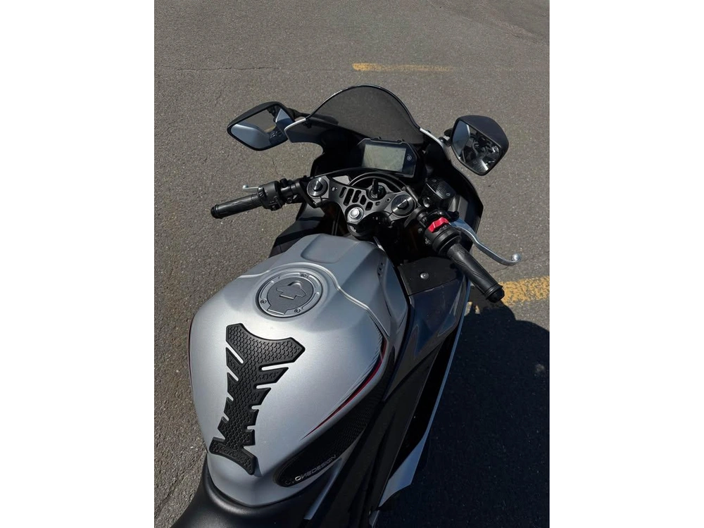 Yamaha R3 2020 alt