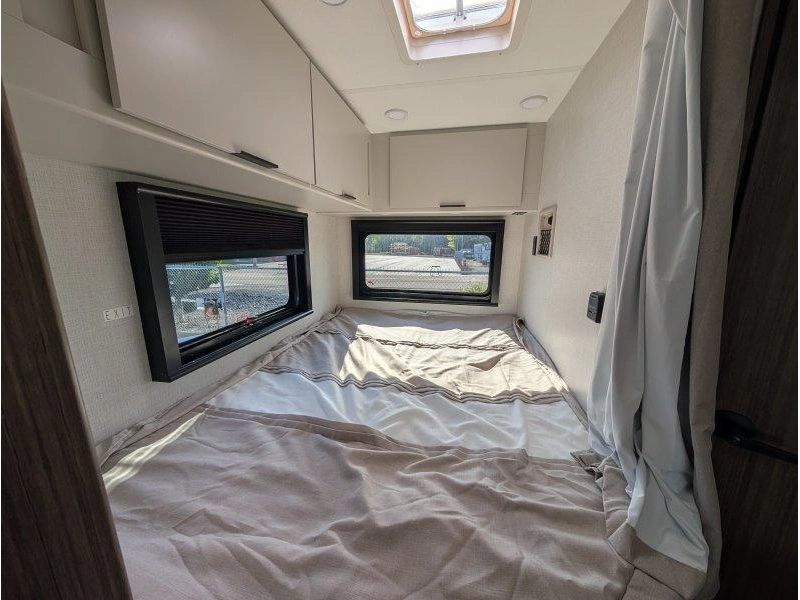 Thor Motor Coach Echelon Lc21 2027 alt