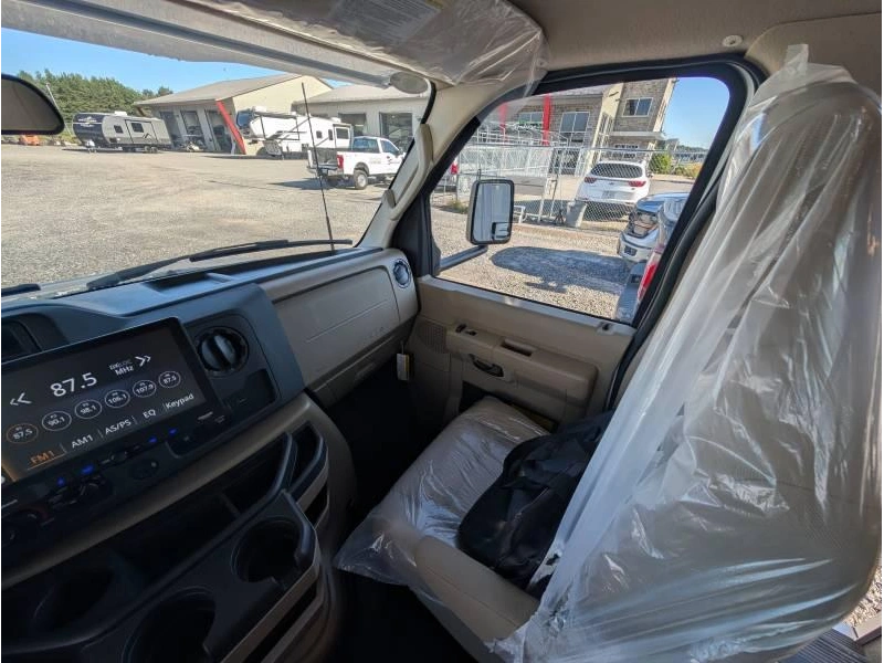 Thor Motor Coach Echelon Lc21 2027 alt