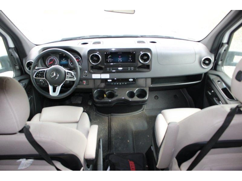 Winnebago View 24d 2021 alt