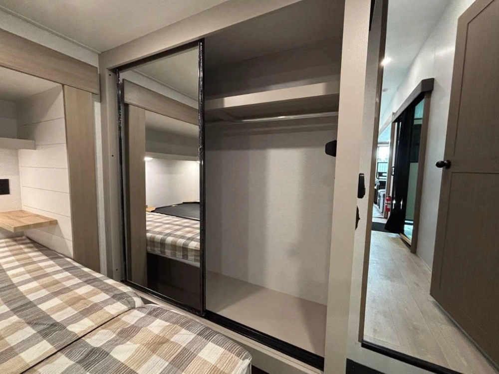Jayco Jay Flight Bungalow 401loft 2027 alt