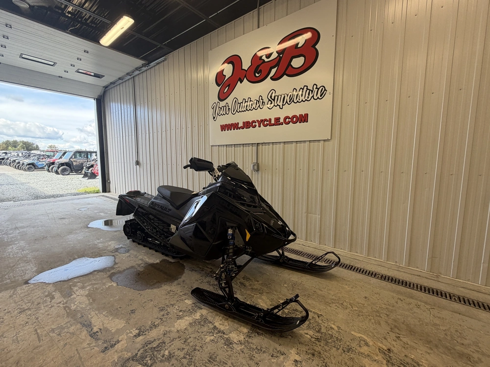 2027 Polaris Boost Sb Aslt Nrw 146 alt