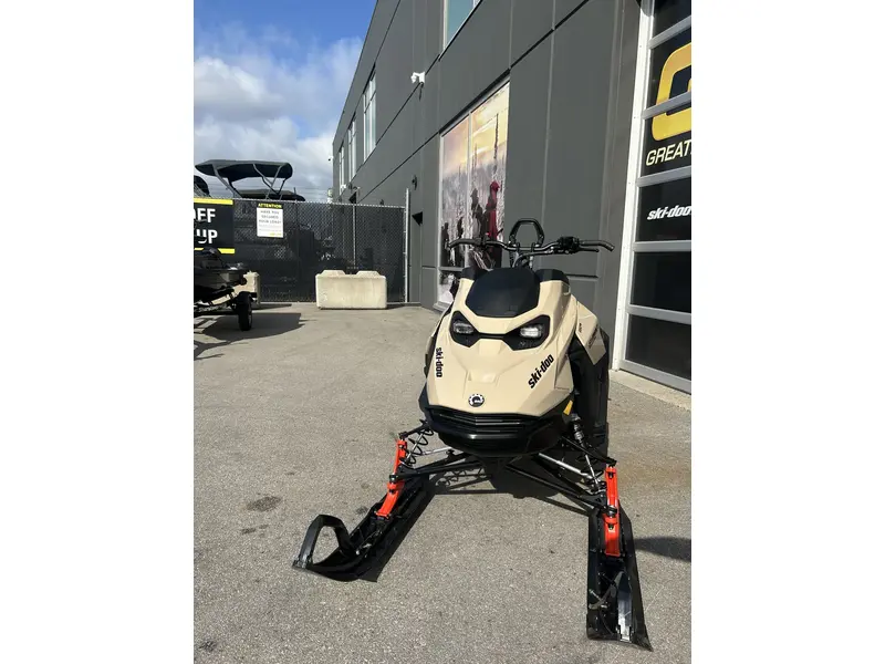 2027 Ski-Doo SUMMIT ADRENALINE 154 850 E-TEC POWDERMAX ULTRA-LIGHT FLEXEDGE 3.0' SHOT