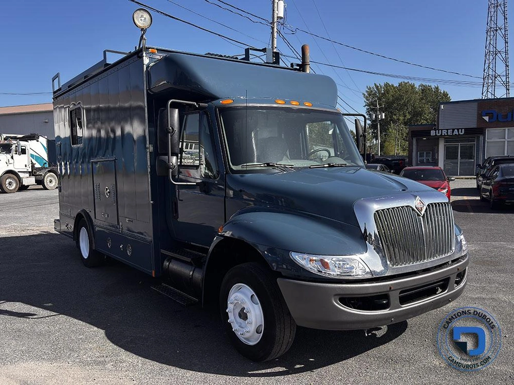 2004 International 4400 alt