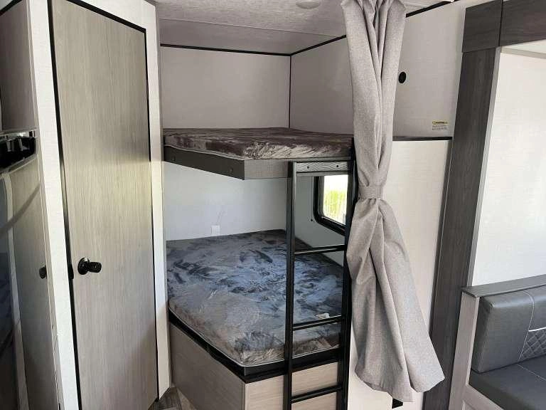 2024 Keystone Rv Coleman 263bh alt