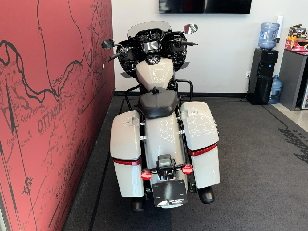 2026 Indian Motorcycle Challenger Dark Horse With 112 alt