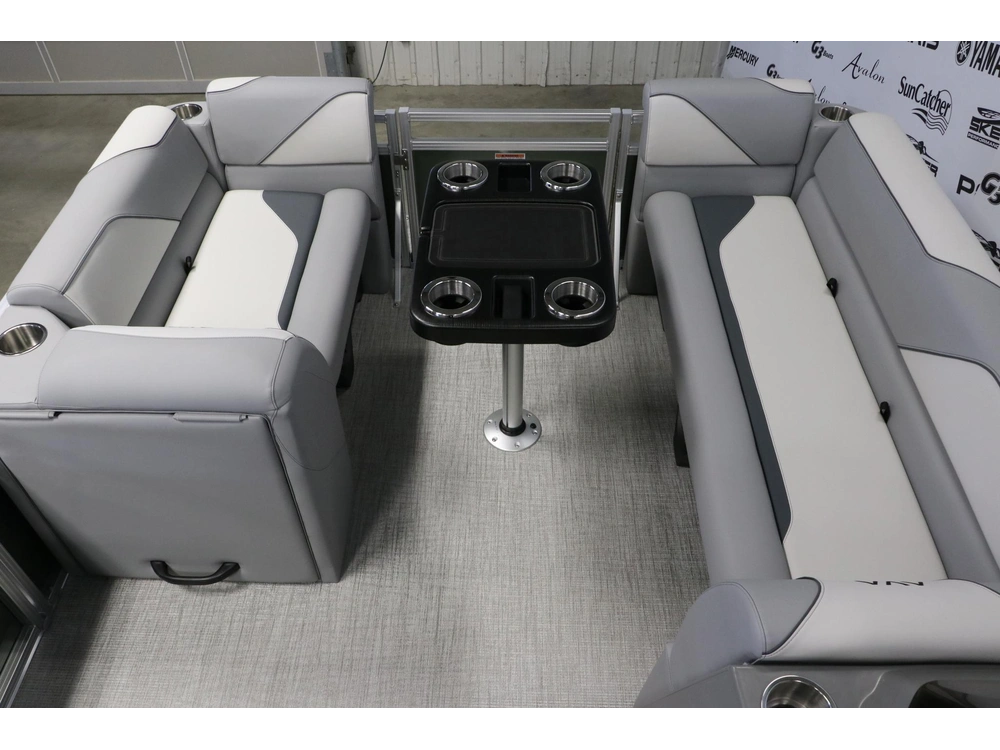 2027 Avalon Venture 2180 Rf + Yamaha 70 Hp alt