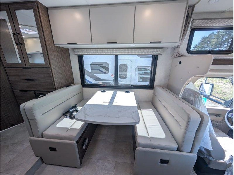 Thor Motor Coach Echelon Lc21 2027 alt