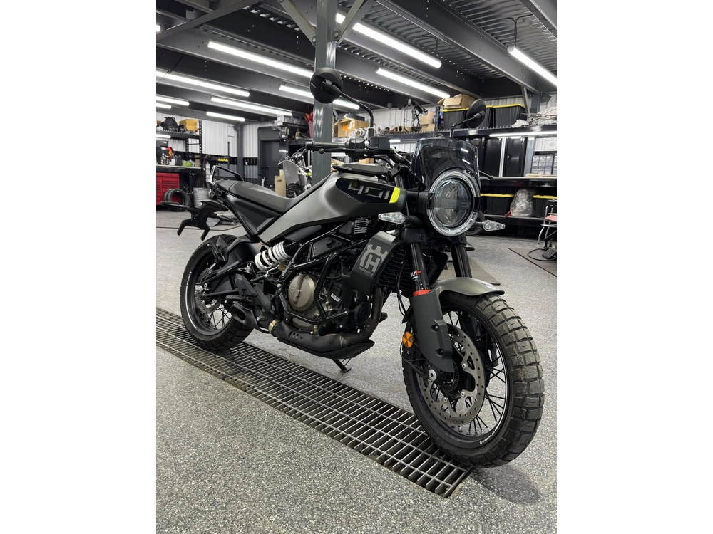 Husqvarna Svartpilen 401 2024 alt
