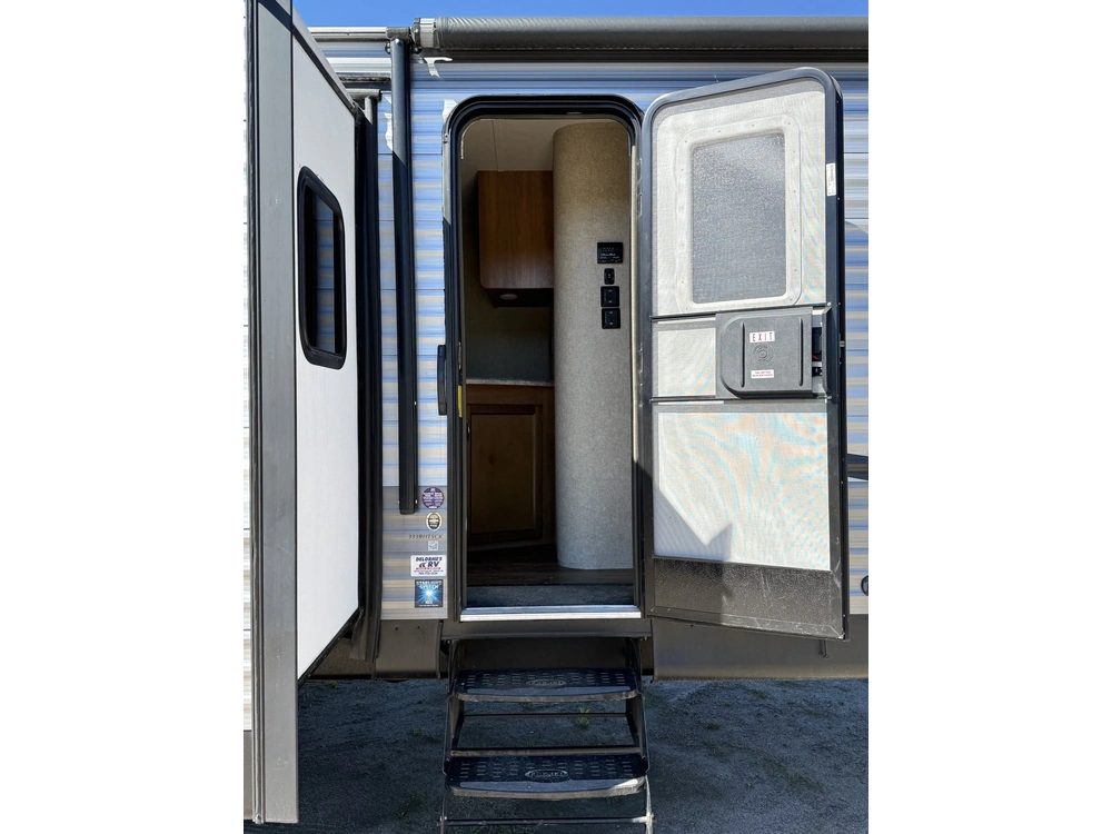 2017 Coachmen Catalina 333bhtsck Legecy Edition alt