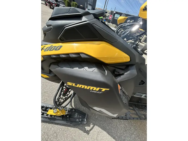2026 Ski-Doo SUMMIT NEO + 600 EFI HURRICANE FLEXEDGE 1.75' E.S.