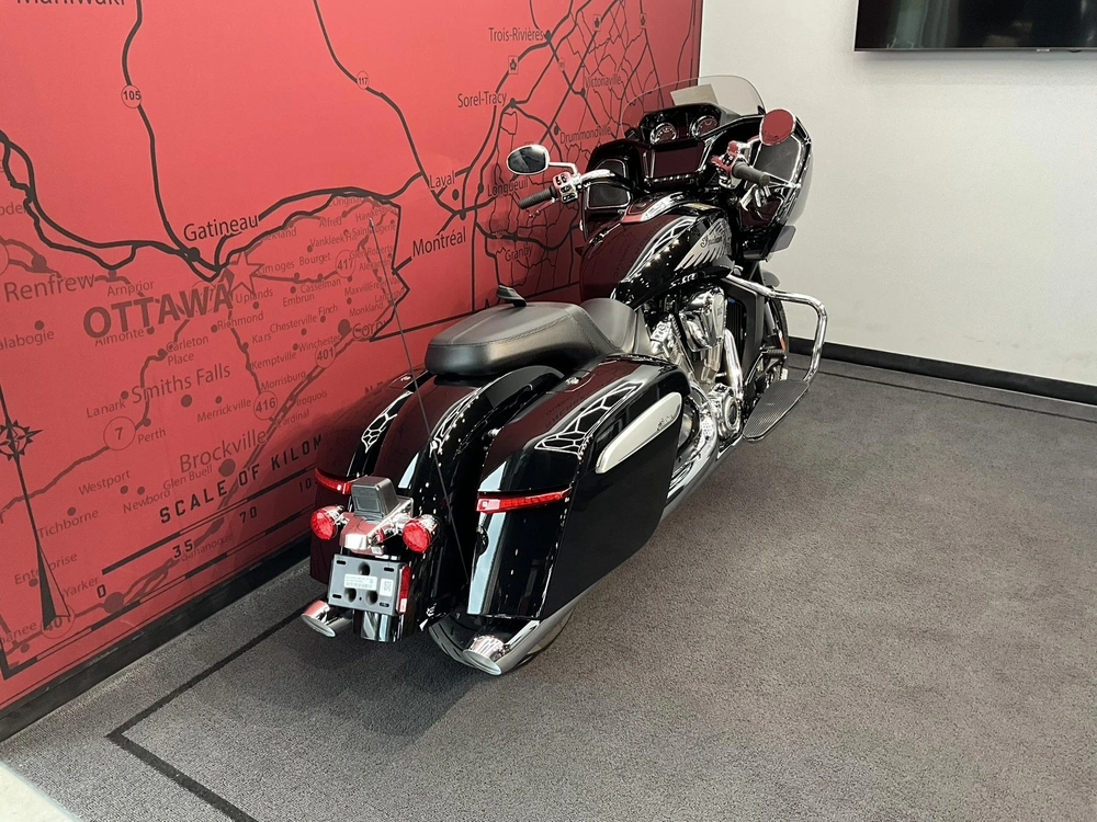 2026 Indian Motorcycle Challenger Limited + 112 Package alt
