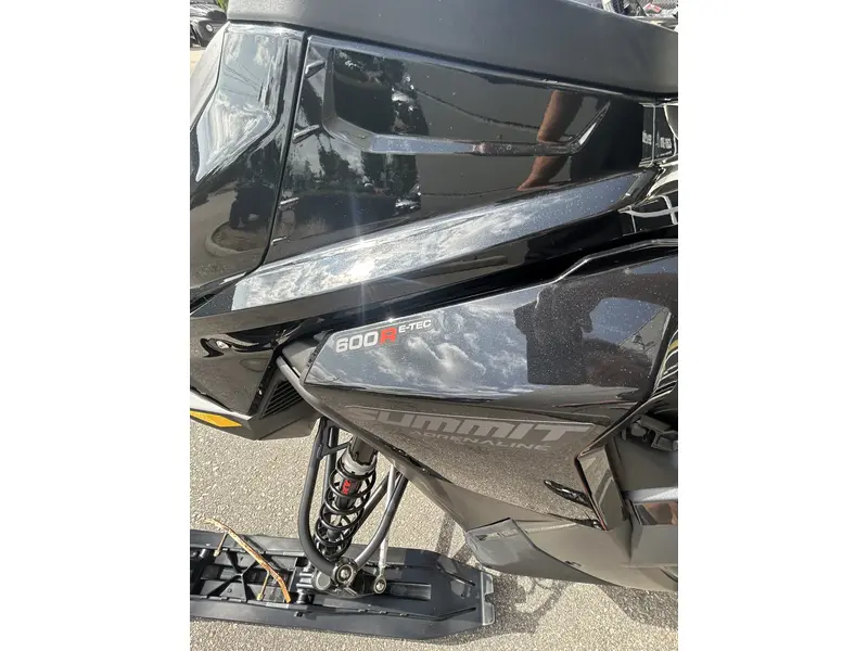 2025 Ski-Doo SUMMIT ADR W/ EDGE PKG 154 600 E-TEC POWDERMAX X-LIGHT FLEXEDGE 2.5" SHOT