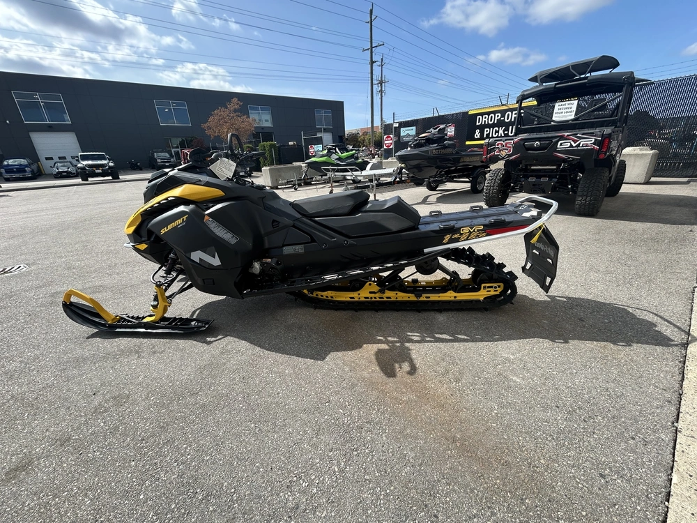 2026 Ski-doo Summit Neo + 600 Efi Hurricane Flexedge 1.75' E.s. alt