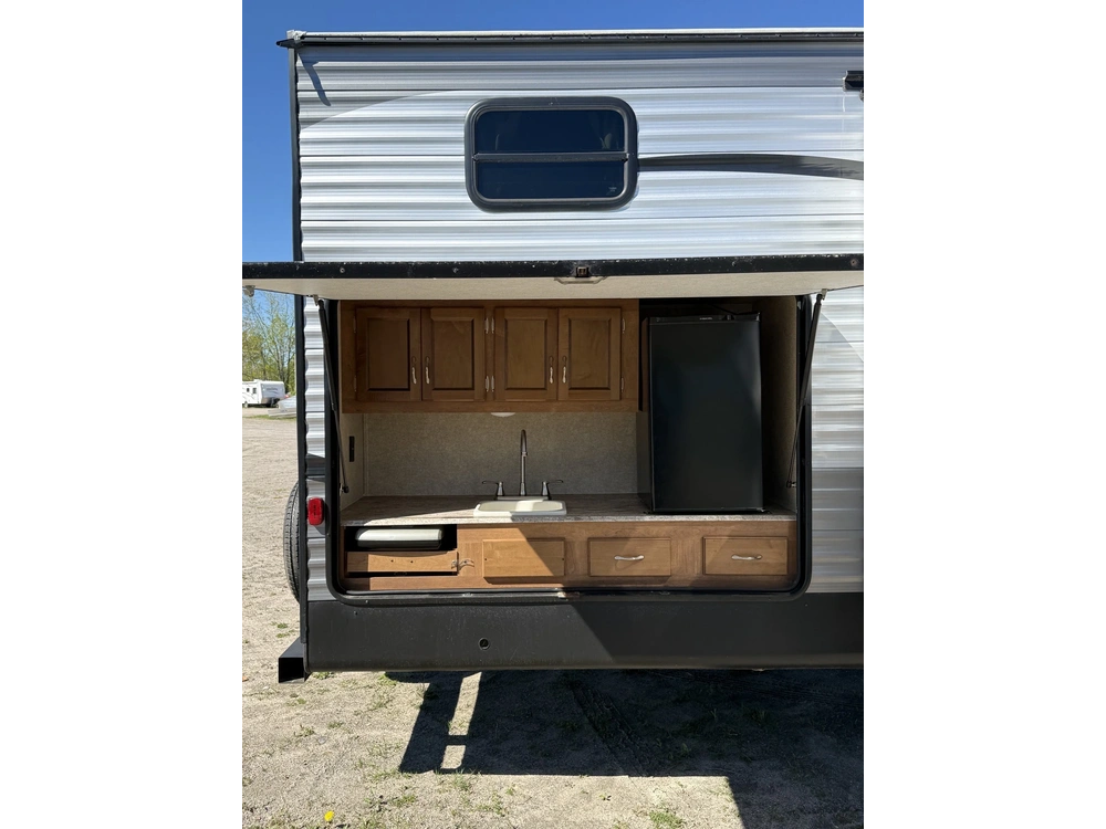 2017 Coachmen Catalina 333bhtsck Legecy Edition alt