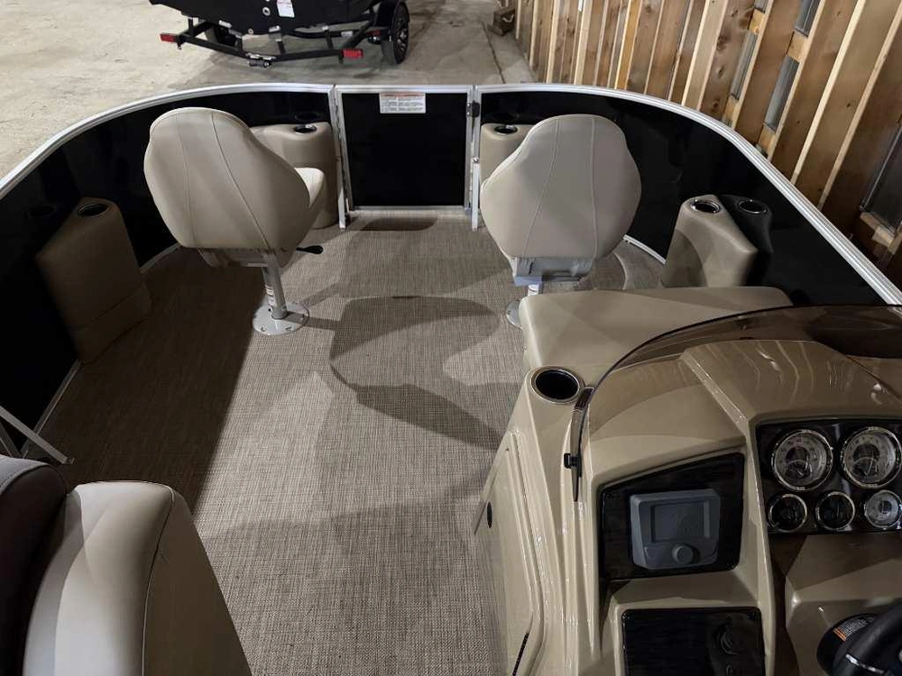 2025 Sylvan Ponton Mirage 818 Fish alt