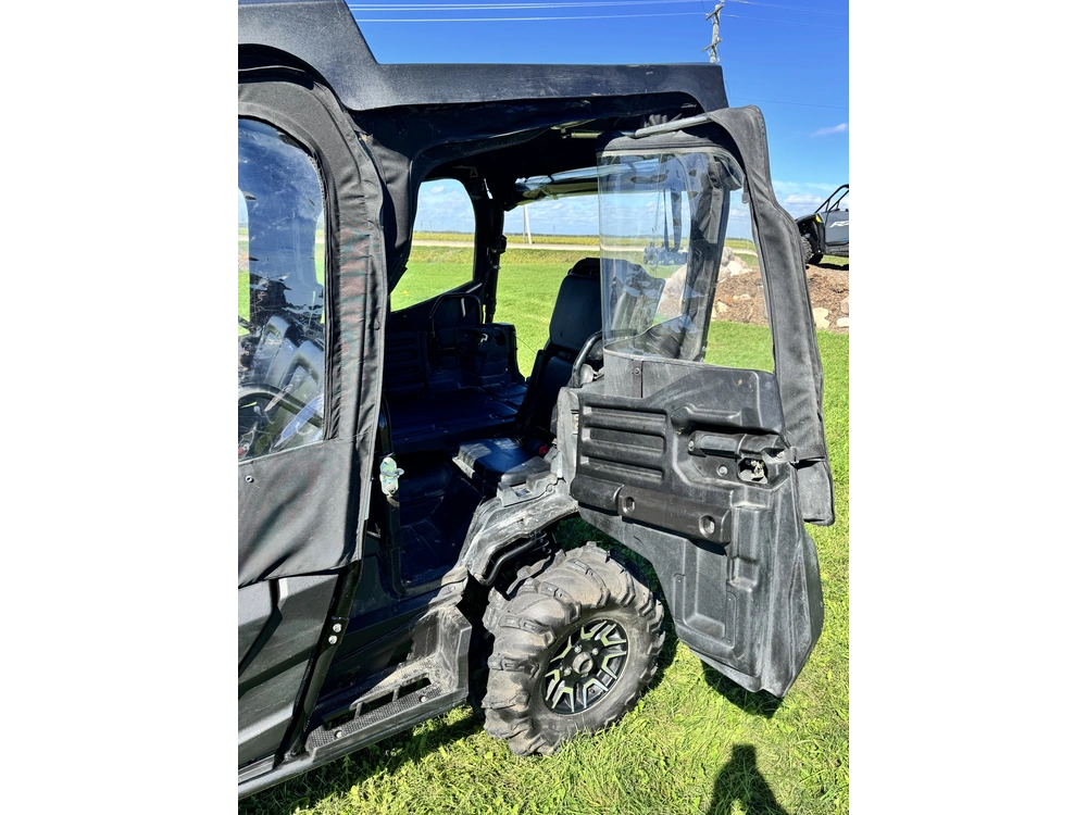 2022 Honda Sxs700m4d alt