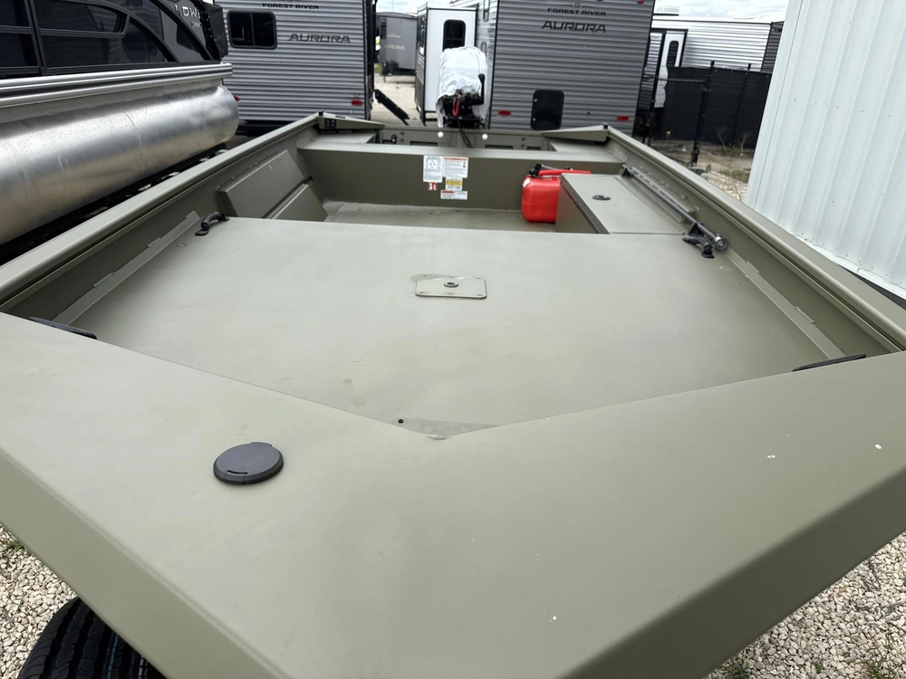 2026 Lowe Boats Roughneck 1660 alt