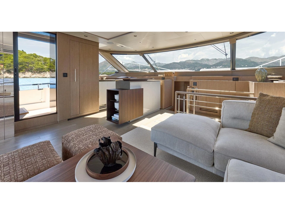 Prestige Yachts M7 2028 alt