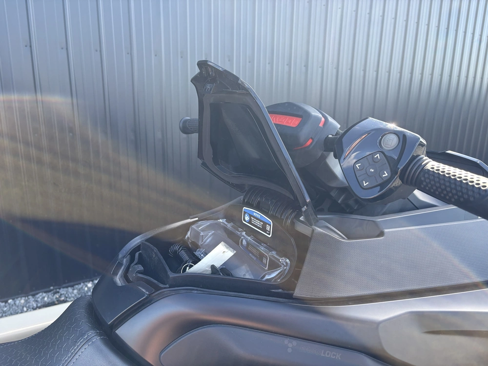 2025 Sea-doo Riva Racing Rxt X 325 alt