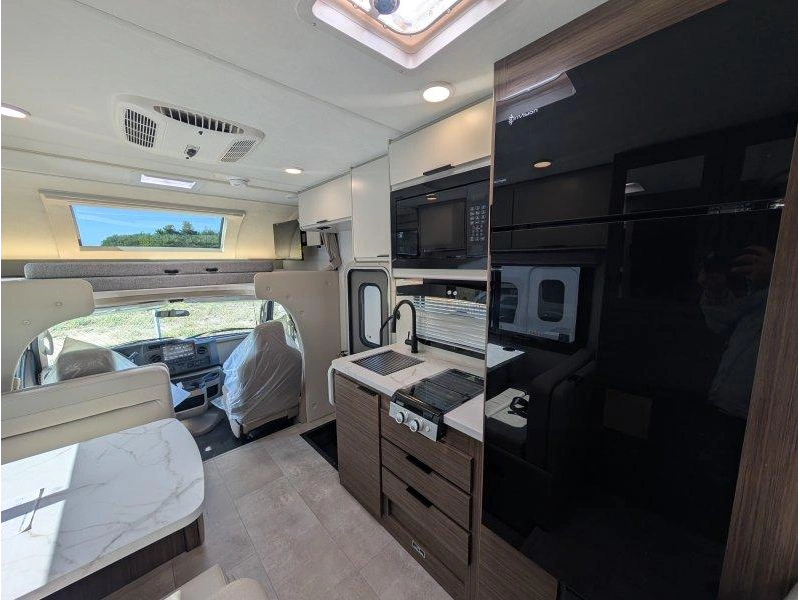 Thor Motor Coach Echelon Lc21 2027 alt