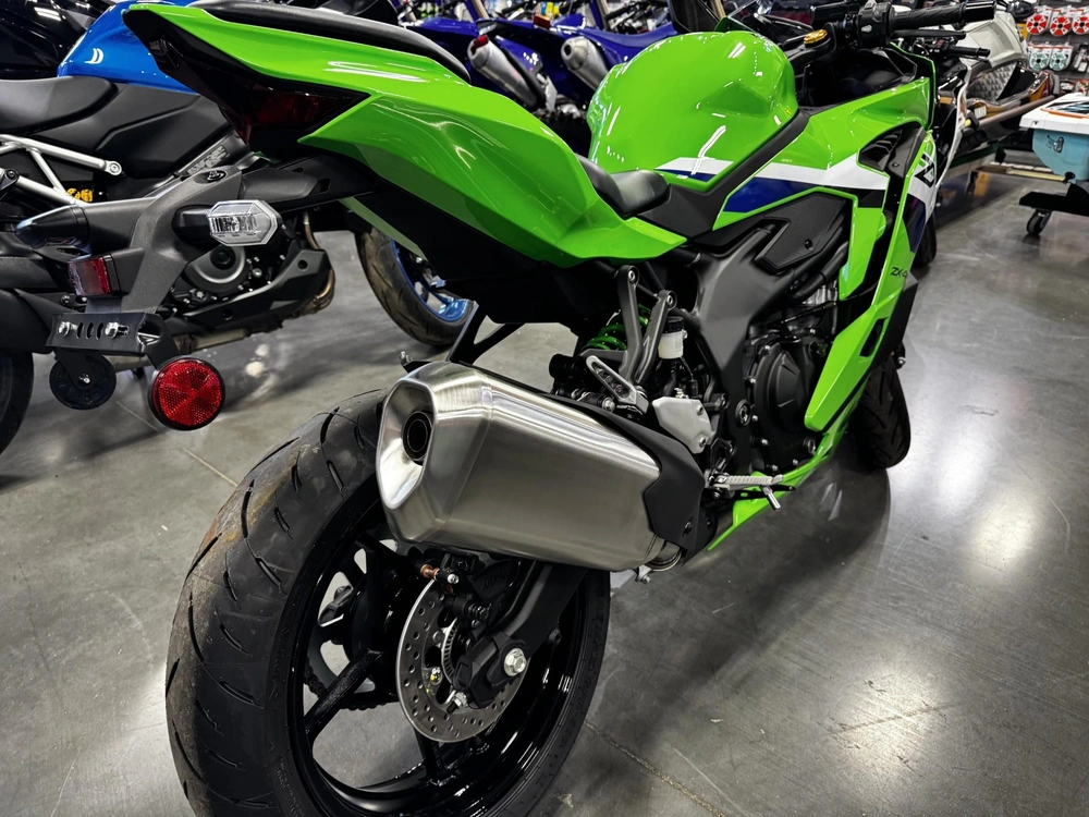 2026 Kawasaki Ninja Zx-4rr alt