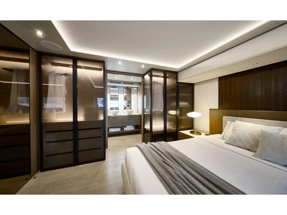 Prestige Yachts M7 2028 alt