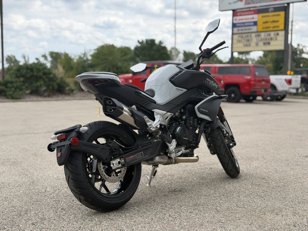 2026 Cfmoto 800nk alt
