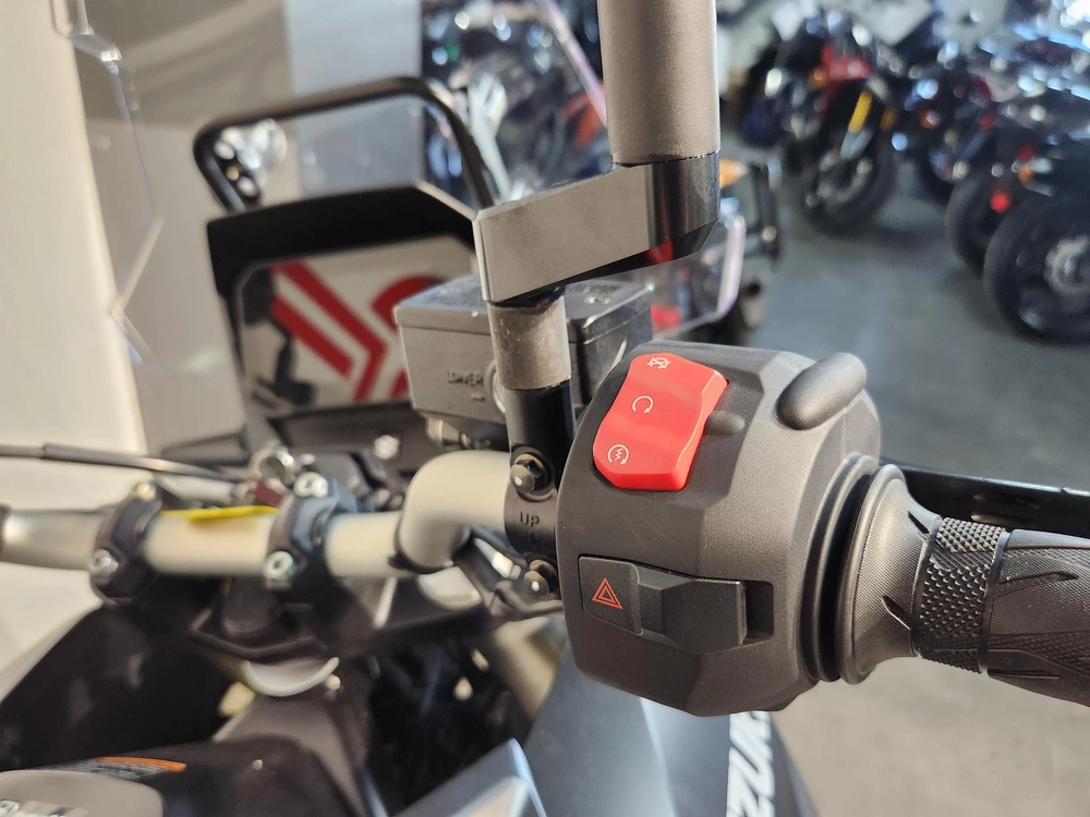 2026 Suzuki V-strom 800 Touring Démo alt
