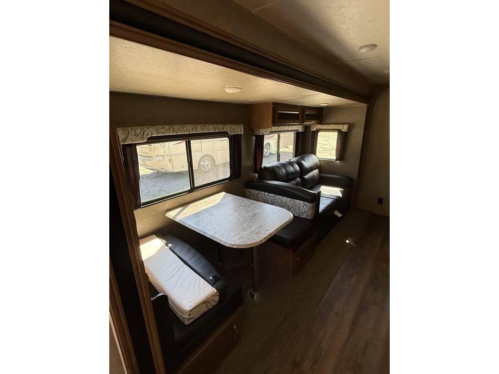 2017 Coachmen Catalina 333bhtsck Legecy Edition alt