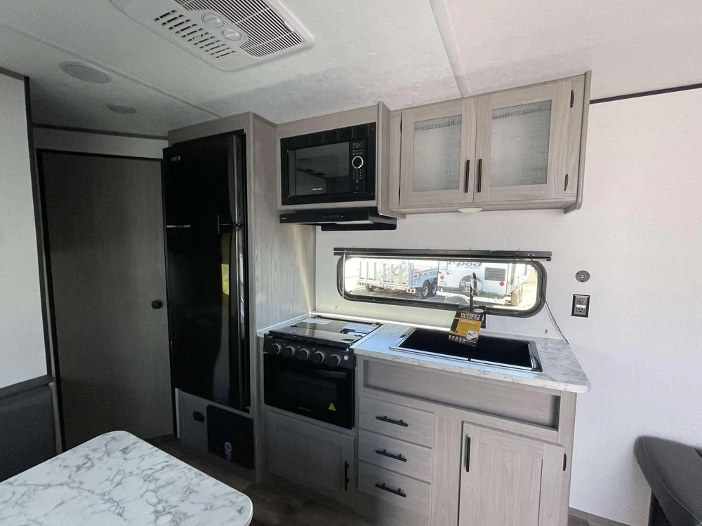 2024 Keystone Rv Coleman 274bh alt