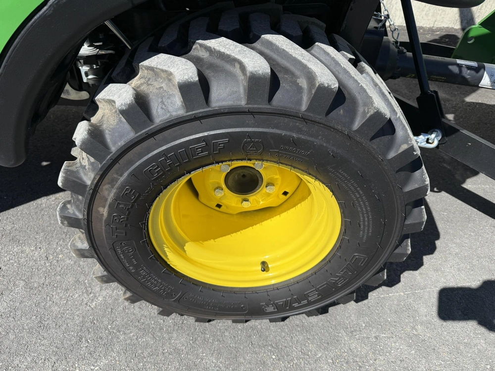 2025 John Deere 1025r alt