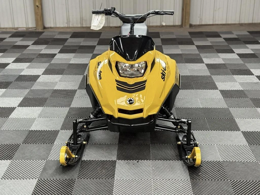 2027 Ski-doo Mxz 200 alt