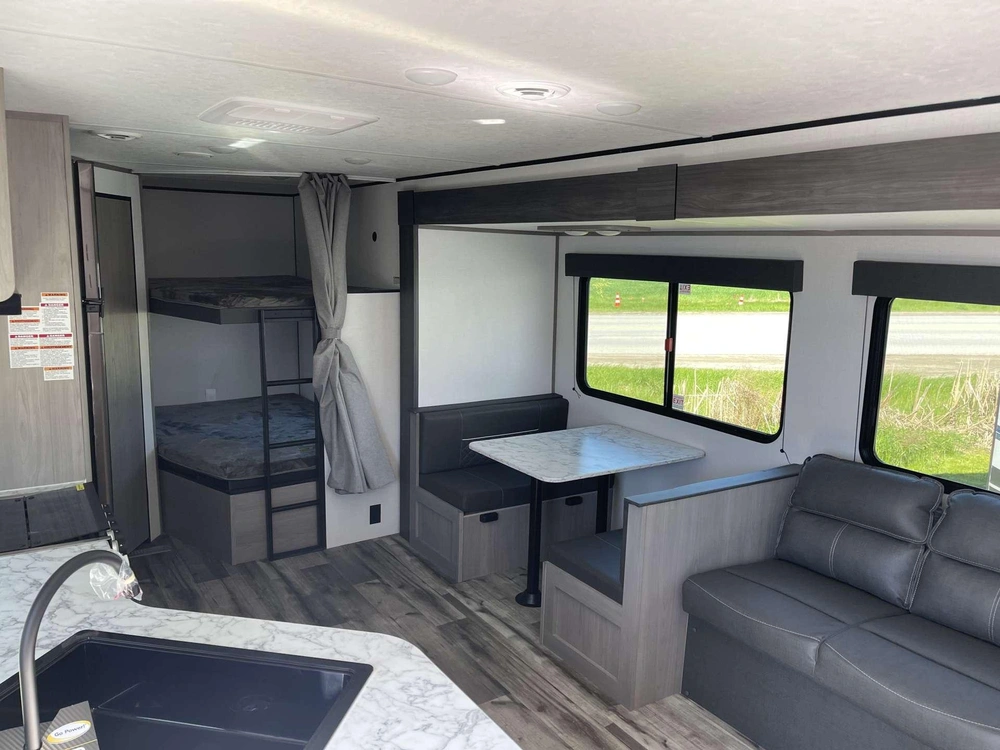 2024 Keystone Rv Coleman 263bh alt