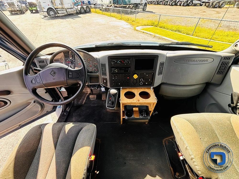 2004 International 4400 alt