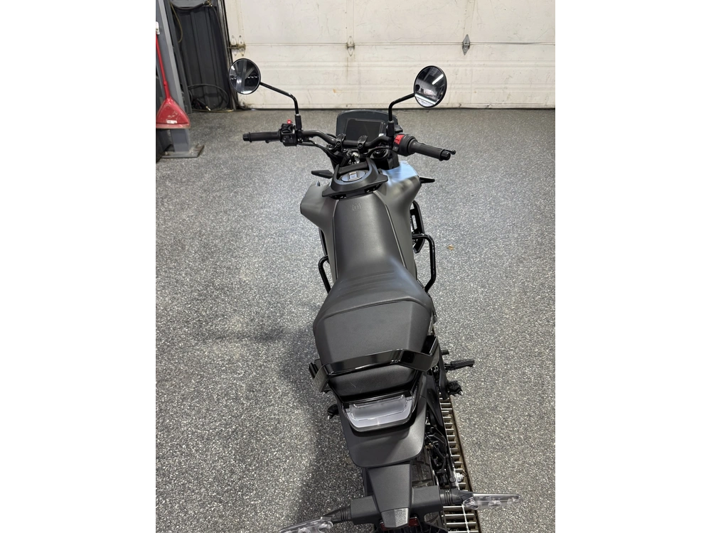 Husqvarna Svartpilen 401 2024 alt