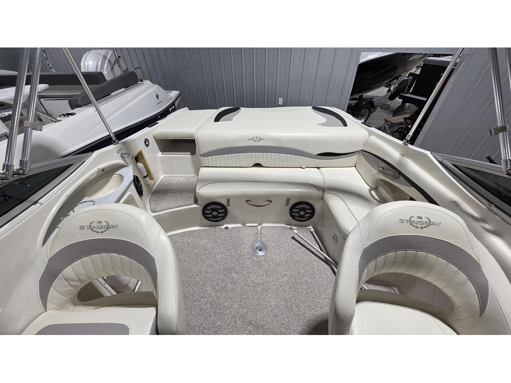 Stingray Boat Co 235 Lr 2011